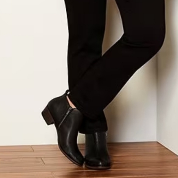 Lucky Brand Black Basel Smooth Leather Side Zip Block Heel Booties - Picture 15 of 15